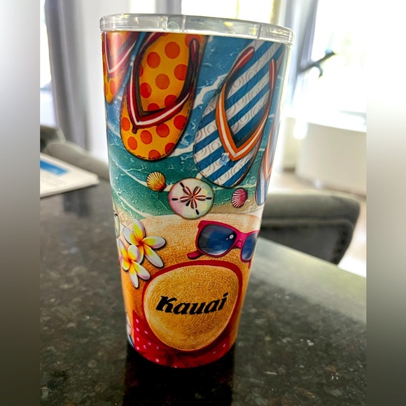 Colorful Kauai Tumbler with Beach Design - Picture 1 of 3